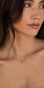 dainty gold necklace